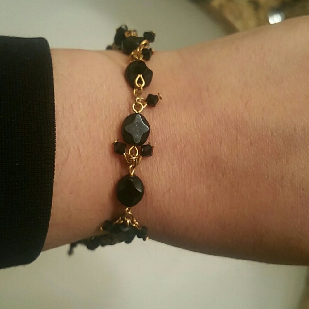 Gorgeous brand new jeweled bracelet with heart!